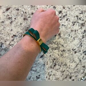 Green velvet bow bracelet